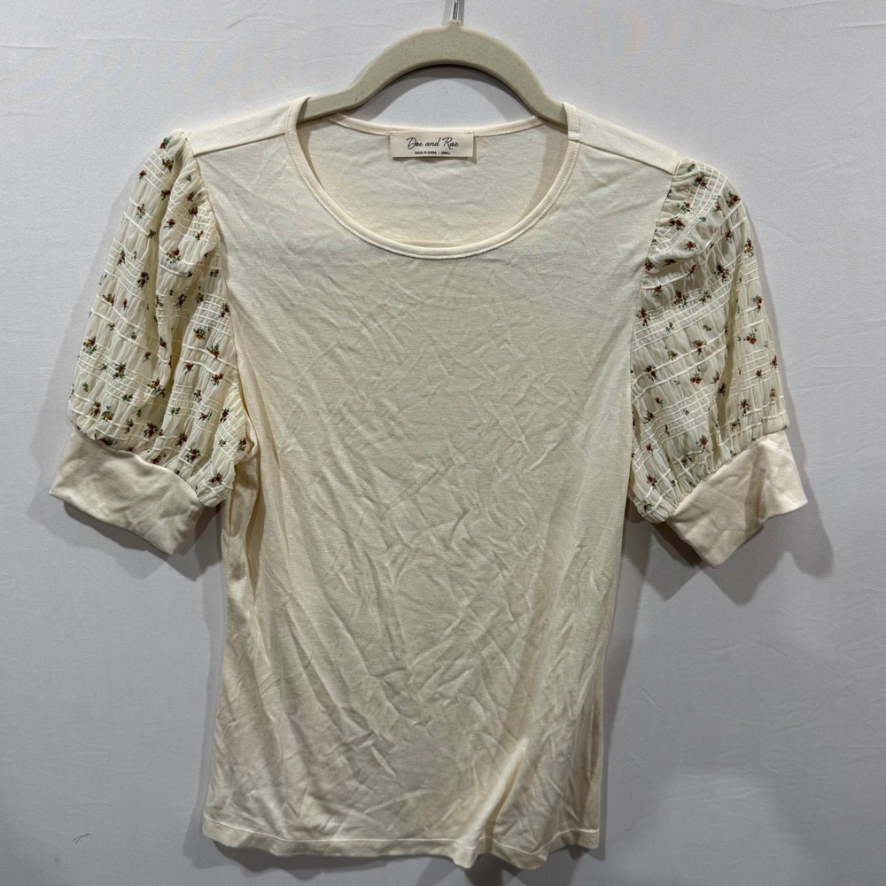 Doe and Rae Cream Knit Top Floral Smocked Puff Sleeve Crew Neck 45796T-1 Small